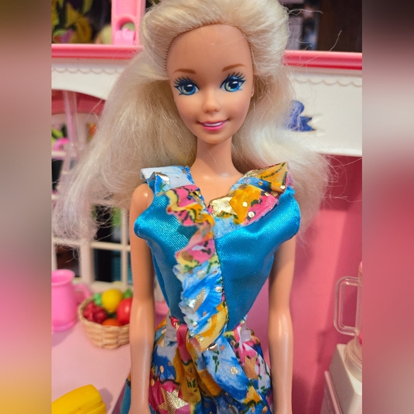 1994 Ruffle Fun Barbie - Picture 5 of 5